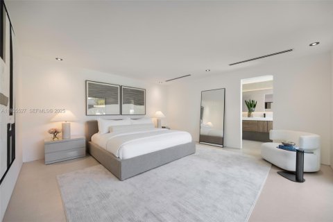 Villa ou maison à vendre à Miami, Floride: 6 chambres, 307.69 m2 № 1993727 - photo 8