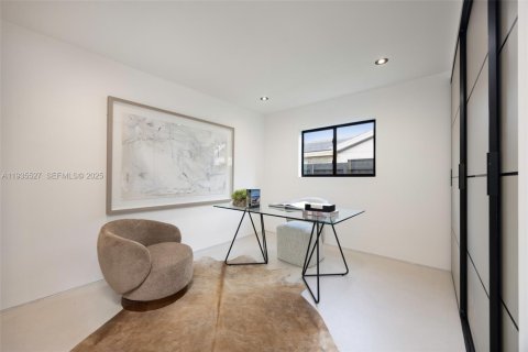 Villa ou maison à vendre à Miami, Floride: 6 chambres, 307.69 m2 № 1993727 - photo 17