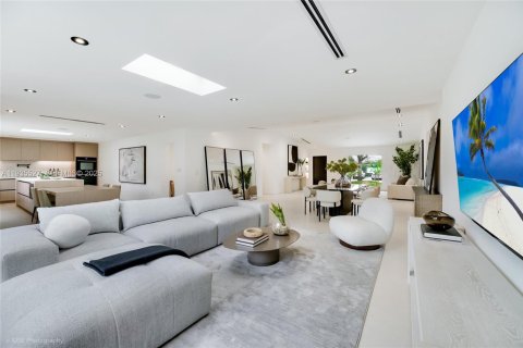 Дом в Майами, Флорида 6 спален, 307.69м2 № 1993727