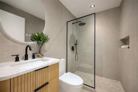 Villa ou maison à vendre à Miami, Floride: 6 chambres, 307.69 m2 № 1993727 - photo 18