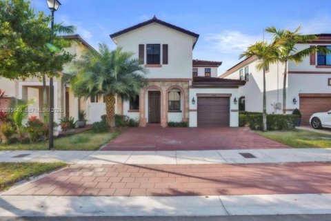 Villa ou maison à vendre à Hialeah, Floride: 4 chambres, 238.85 m2 № 2077551 - photo 2