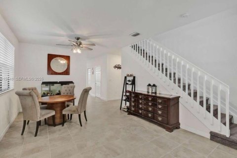 Villa ou maison à vendre à Hialeah, Floride: 4 chambres, 238.85 m2 № 2077551 - photo 12