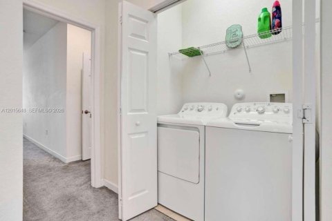 Villa ou maison à vendre à Hialeah, Floride: 4 chambres, 238.85 m2 № 2077551 - photo 28