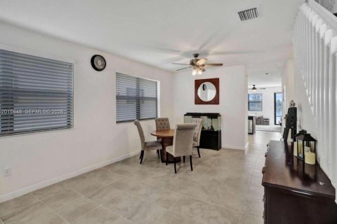 Villa ou maison à vendre à Hialeah, Floride: 4 chambres, 238.85 m2 № 2077551 - photo 13