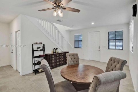 Villa ou maison à vendre à Hialeah, Floride: 4 chambres, 238.85 m2 № 2077551 - photo 14