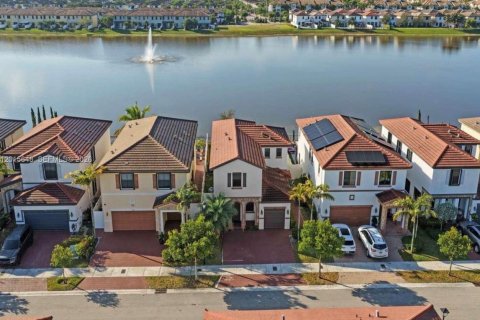 Villa ou maison à Hialeah, Floride 4 chambres, 238.85 m2 № 2077551