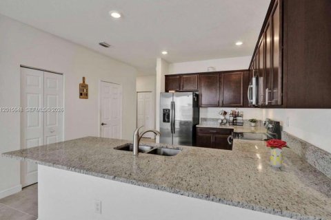 Villa ou maison à vendre à Hialeah, Floride: 4 chambres, 238.85 m2 № 2077551 - photo 17
