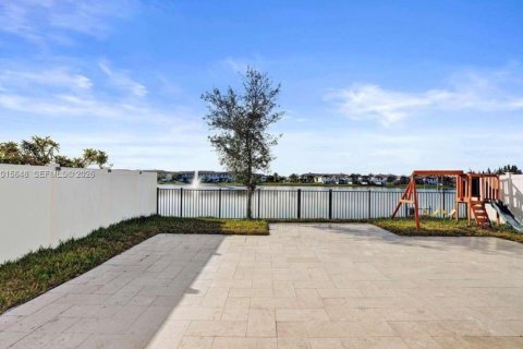 Villa ou maison à vendre à Hialeah, Floride: 4 chambres, 238.85 m2 № 2077551 - photo 7