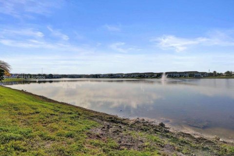 Villa ou maison à vendre à Hialeah, Floride: 4 chambres, 238.85 m2 № 2077551 - photo 8