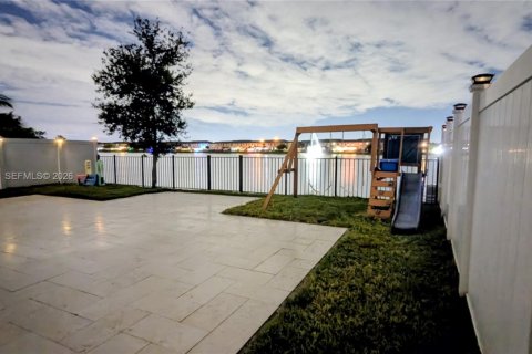 Villa ou maison à vendre à Hialeah, Floride: 4 chambres, 238.85 m2 № 2077551 - photo 10