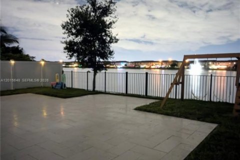 Villa ou maison à vendre à Hialeah, Floride: 4 chambres, 238.85 m2 № 2077551 - photo 11