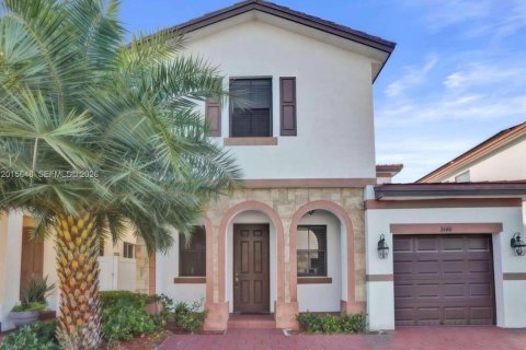 Villa ou maison à vendre à Hialeah, Floride: 4 chambres, 238.85 m2 № 2077551 - photo 4