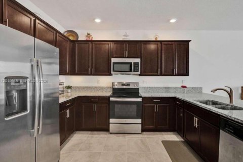 Villa ou maison à vendre à Hialeah, Floride: 4 chambres, 238.85 m2 № 2077551 - photo 18