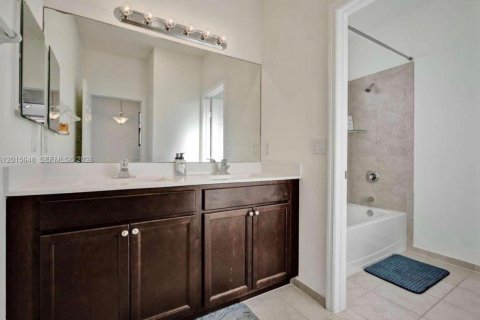 Villa ou maison à vendre à Hialeah, Floride: 4 chambres, 238.85 m2 № 2077551 - photo 25
