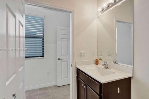 Villa ou maison à vendre à Hialeah, Floride: 4 chambres, 238.85 m2 № 2077551 - photo 23
