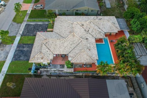 Villa ou maison à Hialeah, Floride 4 chambres, 281.49 m2 № 2002211