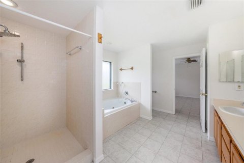 House in Wesley Chapel, Florida 5 bedrooms, 279.17 sq.m. № 1793453 - photo 25