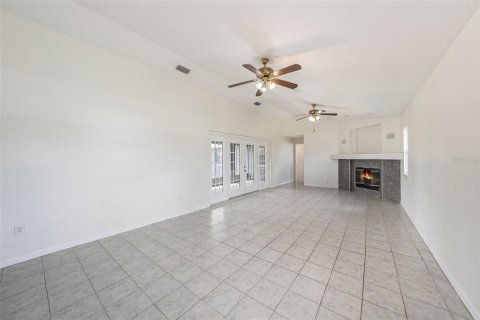 House in Wesley Chapel, Florida 5 bedrooms, 279.17 sq.m. № 1793453 - photo 10