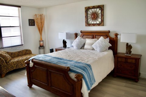 Condo in Hollywood, Florida, 1 bedroom  № 2052789 - photo 12