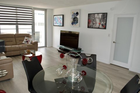 Condo in Hollywood, Florida, 1 bedroom  № 2052789 - photo 5