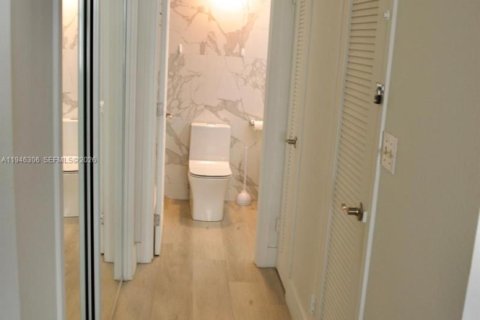 Condo in Hollywood, Florida, 1 bedroom  № 2052789 - photo 8