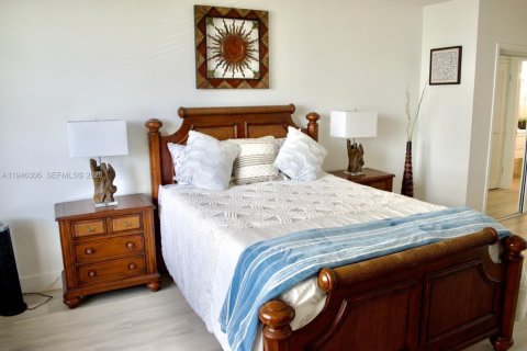 Condo in Hollywood, Florida, 1 bedroom  № 2052789 - photo 13