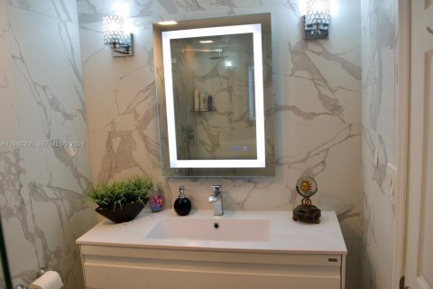 Condo in Hollywood, Florida, 1 bedroom  № 2052789 - photo 9