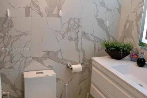 Condo in Hollywood, Florida, 1 bedroom  № 2052789 - photo 11