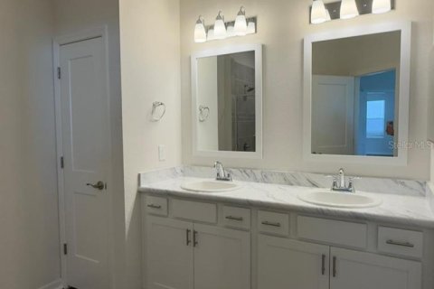 House in Davenport, Florida 4 bedrooms, 188.5 sq.m. № 2379304 - photo 10