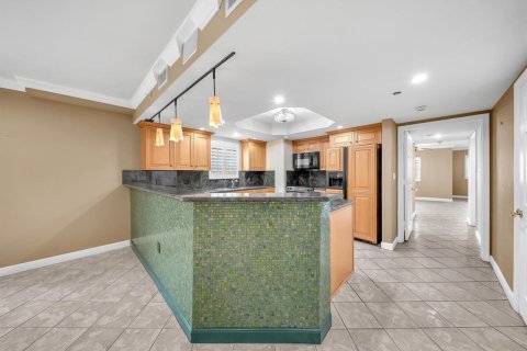 Condo in Fort Lauderdale, Florida, 1 bedroom  № 2254602 - photo 13