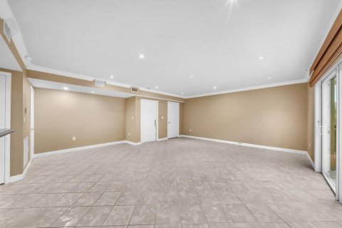 Condo in Fort Lauderdale, Florida, 1 bedroom  № 2254602 - photo 8