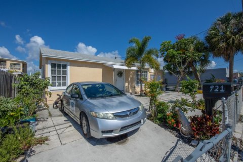 Commercial property in Lake Worth, Florida № 512054 - photo 1