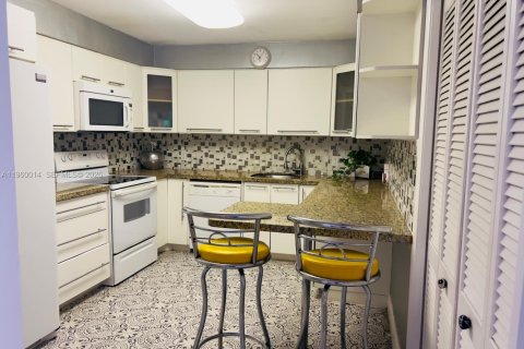 Condo in Weston, Florida, 2 bedrooms  № 2020278 - photo 6