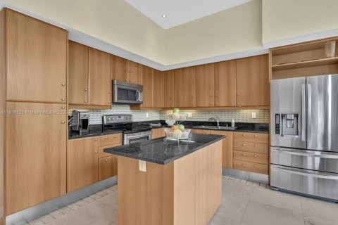 Adosado en venta en Sunny Isles Beach, Florida, 3 dormitorios, 350.61 m2 № 1777692 - foto 11