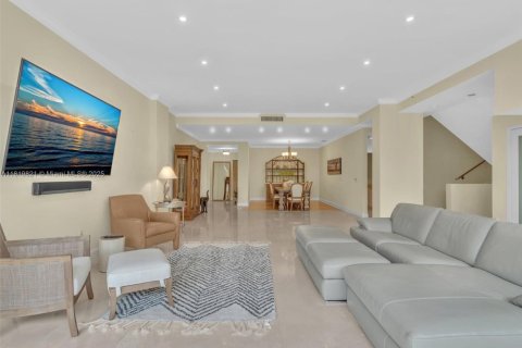 Adosado en venta en Sunny Isles Beach, Florida, 3 dormitorios, 350.61 m2 № 1777692 - foto 9