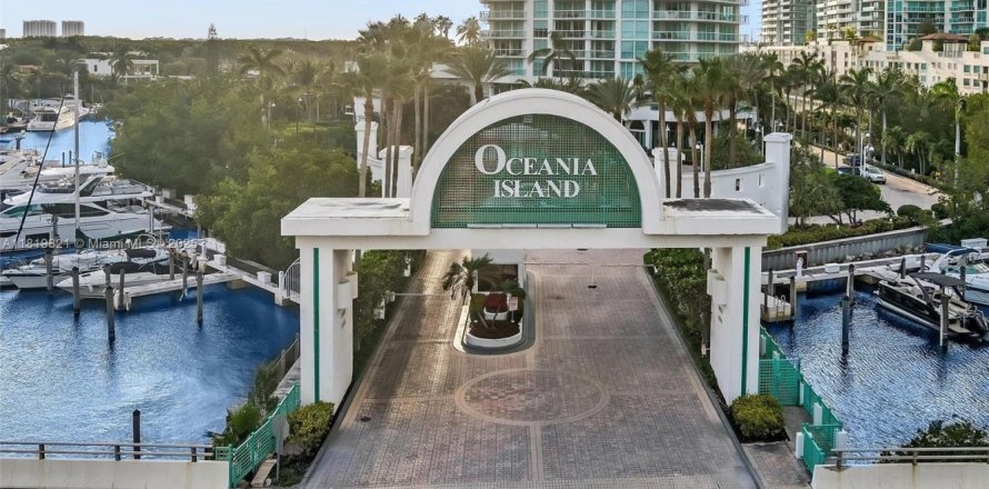 Adosado en Sunny Isles Beach, Florida 3 dormitorios, 350.61 m2 № 1777692