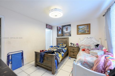 House in Florida City, Florida 4 bedrooms, 103.68 sq.m. № 2080565 - photo 18