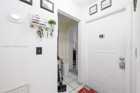 House in Florida City, Florida 4 bedrooms, 103.68 sq.m. № 2080565 - photo 17