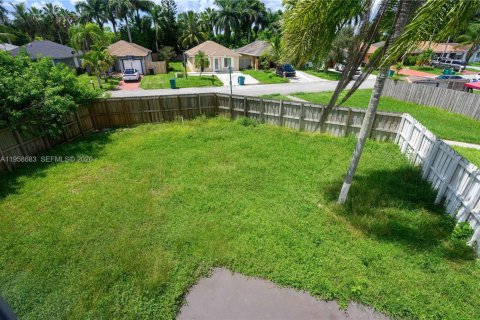 House in Florida City, Florida 4 bedrooms, 103.68 sq.m. № 2080565 - photo 8