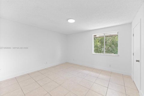 House in Florida City, Florida 4 bedrooms, 103.68 sq.m. № 2080565 - photo 13