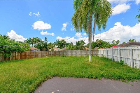 House in Florida City, Florida 4 bedrooms, 103.68 sq.m. № 2080565 - photo 7