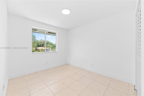 House in Florida City, Florida 4 bedrooms, 103.68 sq.m. № 2080565 - photo 15
