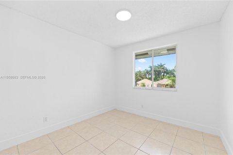 House in Florida City, Florida 4 bedrooms, 103.68 sq.m. № 2080565 - photo 12