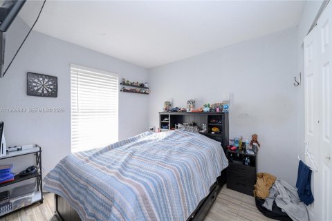 House in Florida City, Florida 4 bedrooms, 103.68 sq.m. № 2080565 - photo 23