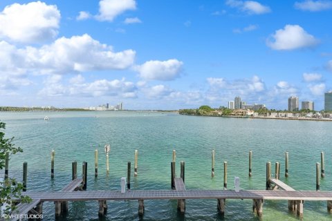 Condo in Bay Harbor Islands, Florida, 4 bedrooms  № 1596932 - photo 1