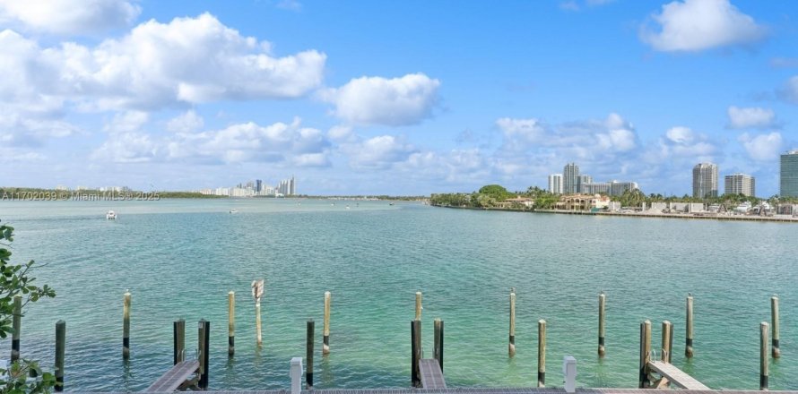 Condo in Bay Harbor Islands, Florida, 4 bedrooms № 1596932