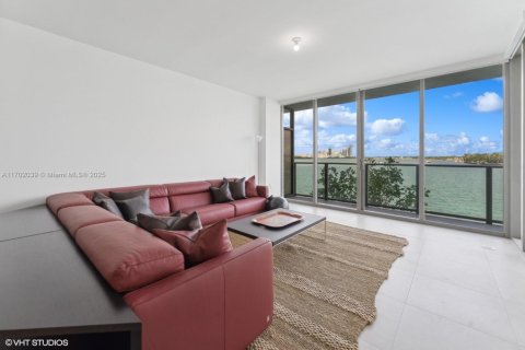 Condo in Bay Harbor Islands, Florida, 4 bedrooms  № 1596932 - photo 28