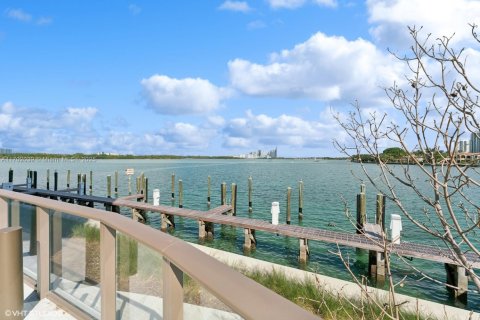 Condo in Bay Harbor Islands, Florida, 4 bedrooms  № 1596932 - photo 8