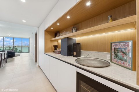 Condo in Bay Harbor Islands, Florida, 4 bedrooms  № 1596932 - photo 18