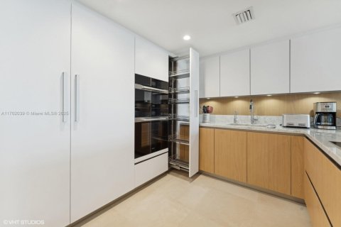 Condo in Bay Harbor Islands, Florida, 4 bedrooms  № 1596932 - photo 22